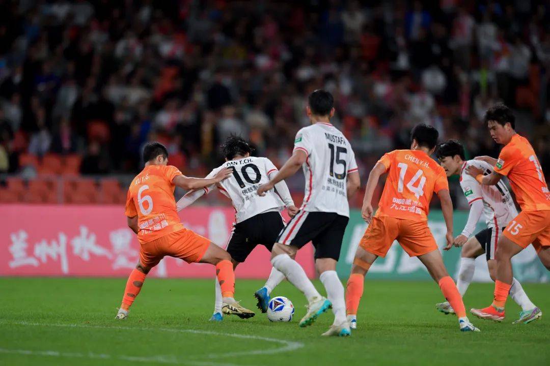 比赛中突发的情况：球队如何迎接挑战？ 